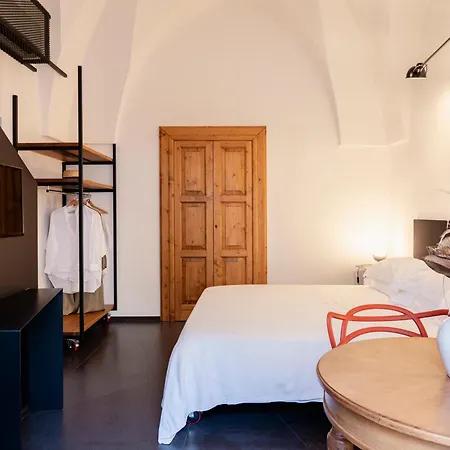 Palazzo Biancofiore, & Rooftop 奥斯图尼